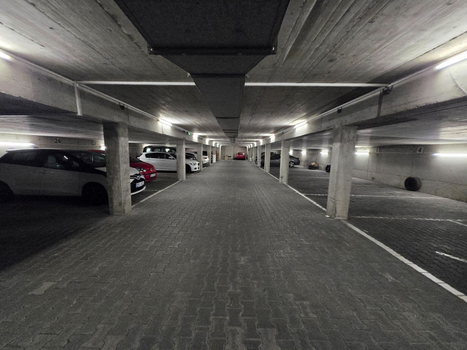 Pronájem garáže 13 m², Ruská, Praha, Praha Pronájem garáže 13 m², Ruská, Praha, Praha