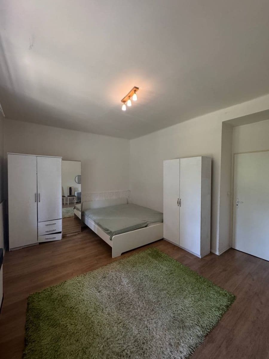Prodej bytu 1+1 38 m², 28. pluku, Praha, Praha Prodej bytu 1+1 38 m², 28. pluku, Praha, Praha