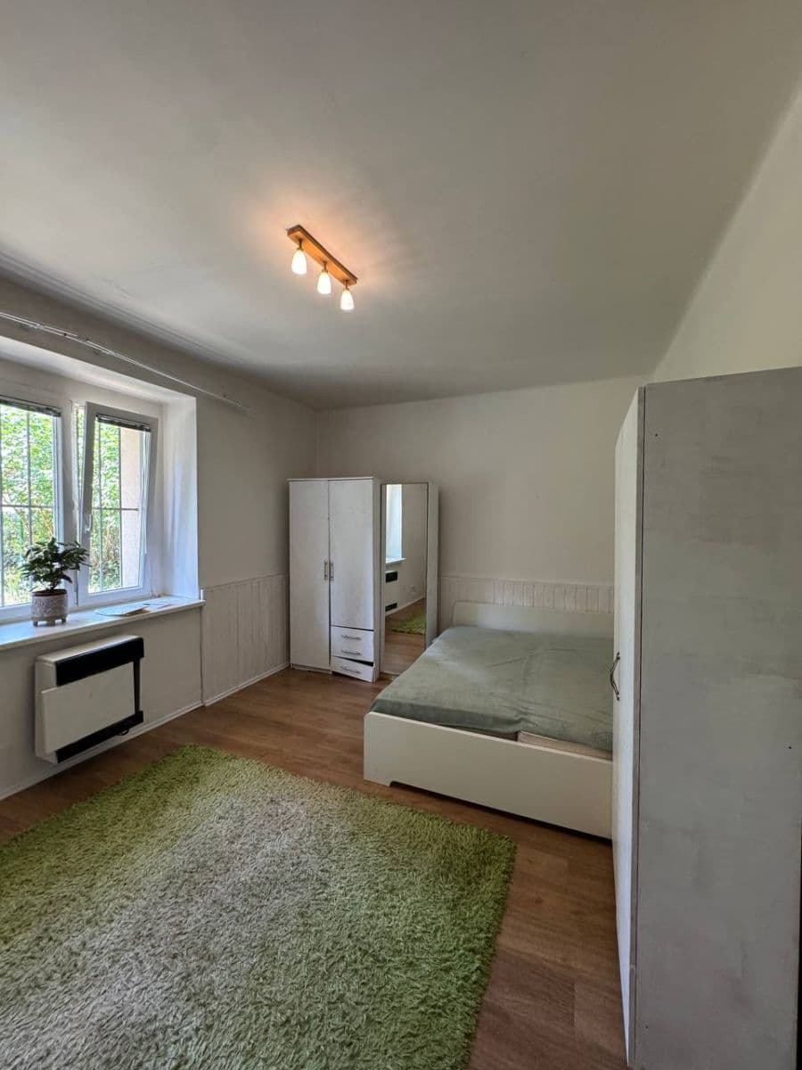 Prodej bytu 1+1 38 m², 28. pluku, Praha, Praha Prodej bytu 1+1 38 m², 28. pluku, Praha, Praha