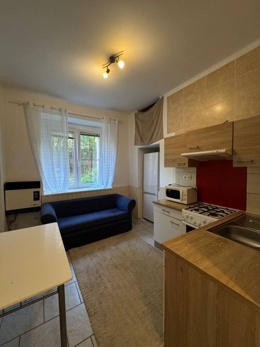 Prodej bytu 1+1 38 m², 28. pluku, Praha, Praha Prodej bytu 1+1 38 m², 28. pluku, Praha, Praha