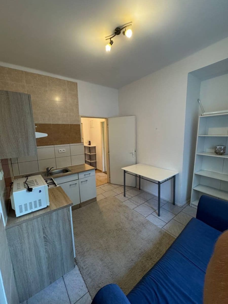 Prodej bytu 1+1 38 m², 28. pluku, Praha, Praha Prodej bytu 1+1 38 m², 28. pluku, Praha, Praha