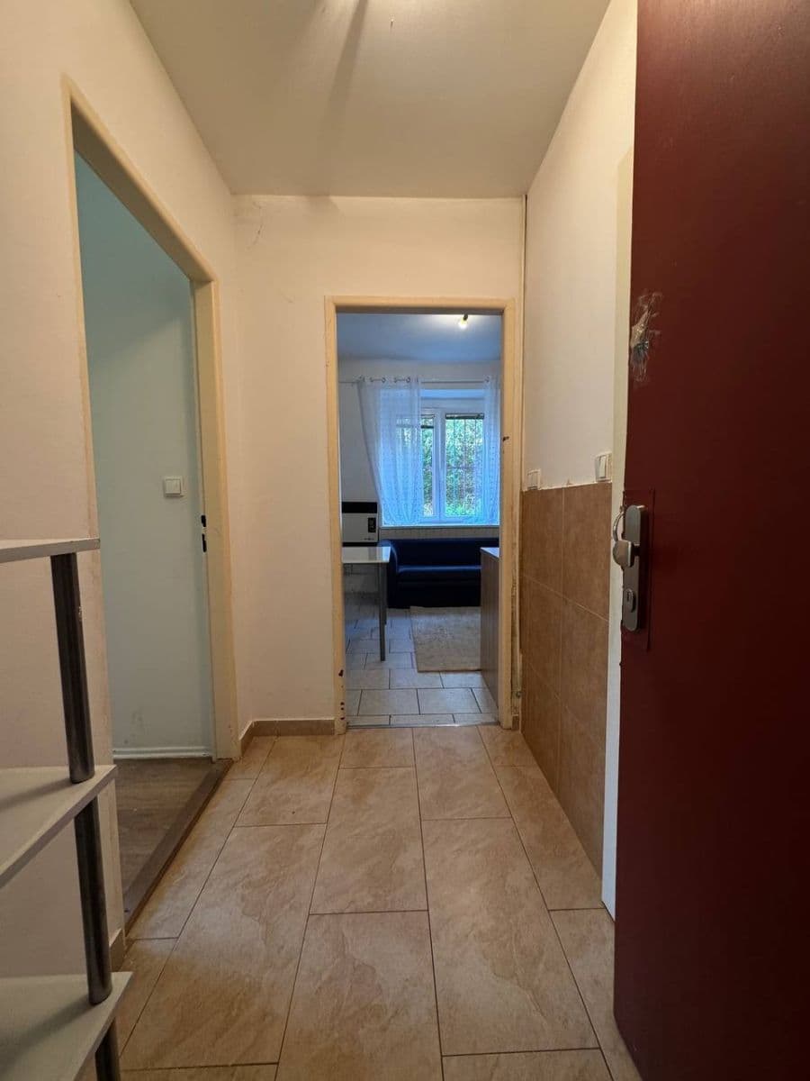 Prodej bytu 1+1 38 m², 28. pluku, Praha, Praha Prodej bytu 1+1 38 m², 28. pluku, Praha, Praha