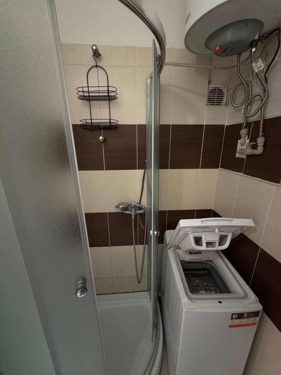 Prodej bytu 1+1 38 m², 28. pluku, Praha, Praha Prodej bytu 1+1 38 m², 28. pluku, Praha, Praha