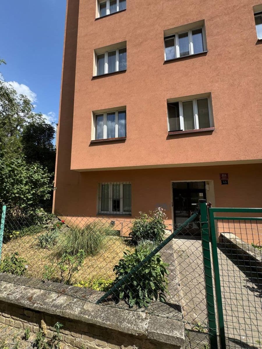 Prodej bytu 1+1 38 m², 28. pluku, Praha, Praha Prodej bytu 1+1 38 m², 28. pluku, Praha, Praha