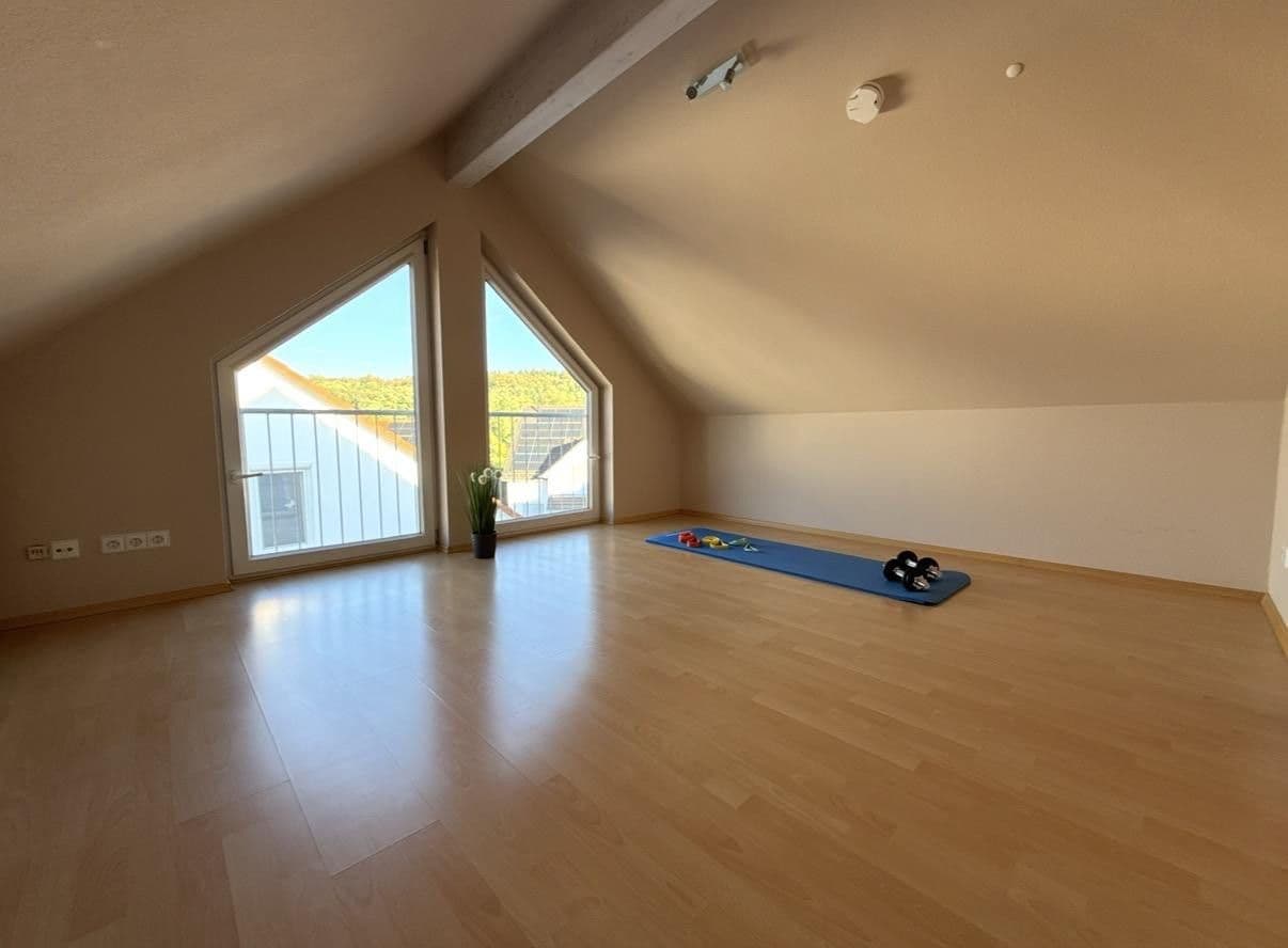 Pronájem bytu 3+1 79 m², Am Rötelesberg 5, Nufringen, Bádensko-Württembersko Pronájem bytu 3+1 79 m², Am Rötelesberg 5, Nufringen, Bádensko-Württembersko