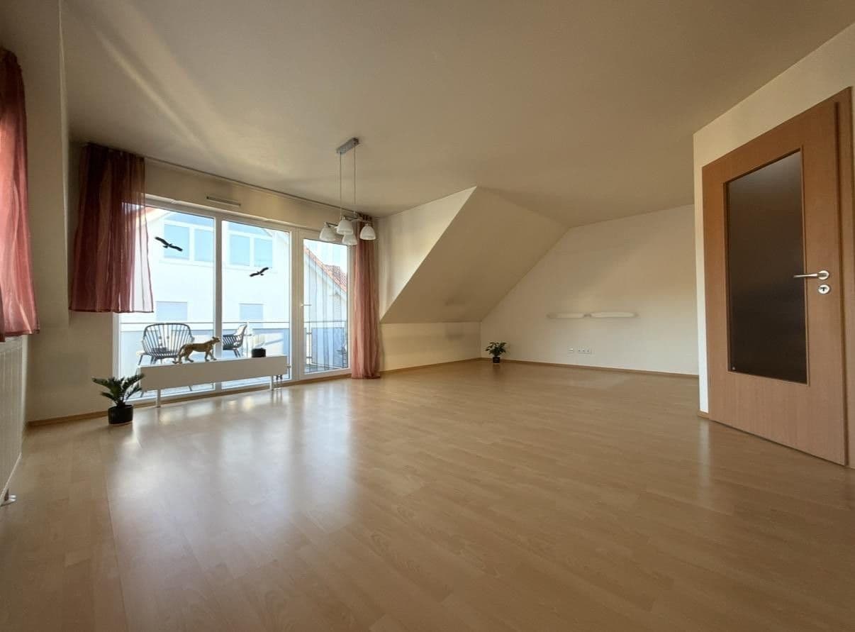 Pronájem bytu 3+1 79 m², Am Rötelesberg 5, Nufringen, Bádensko-Württembersko Pronájem bytu 3+1 79 m², Am Rötelesberg 5, Nufringen, Bádensko-Württembersko