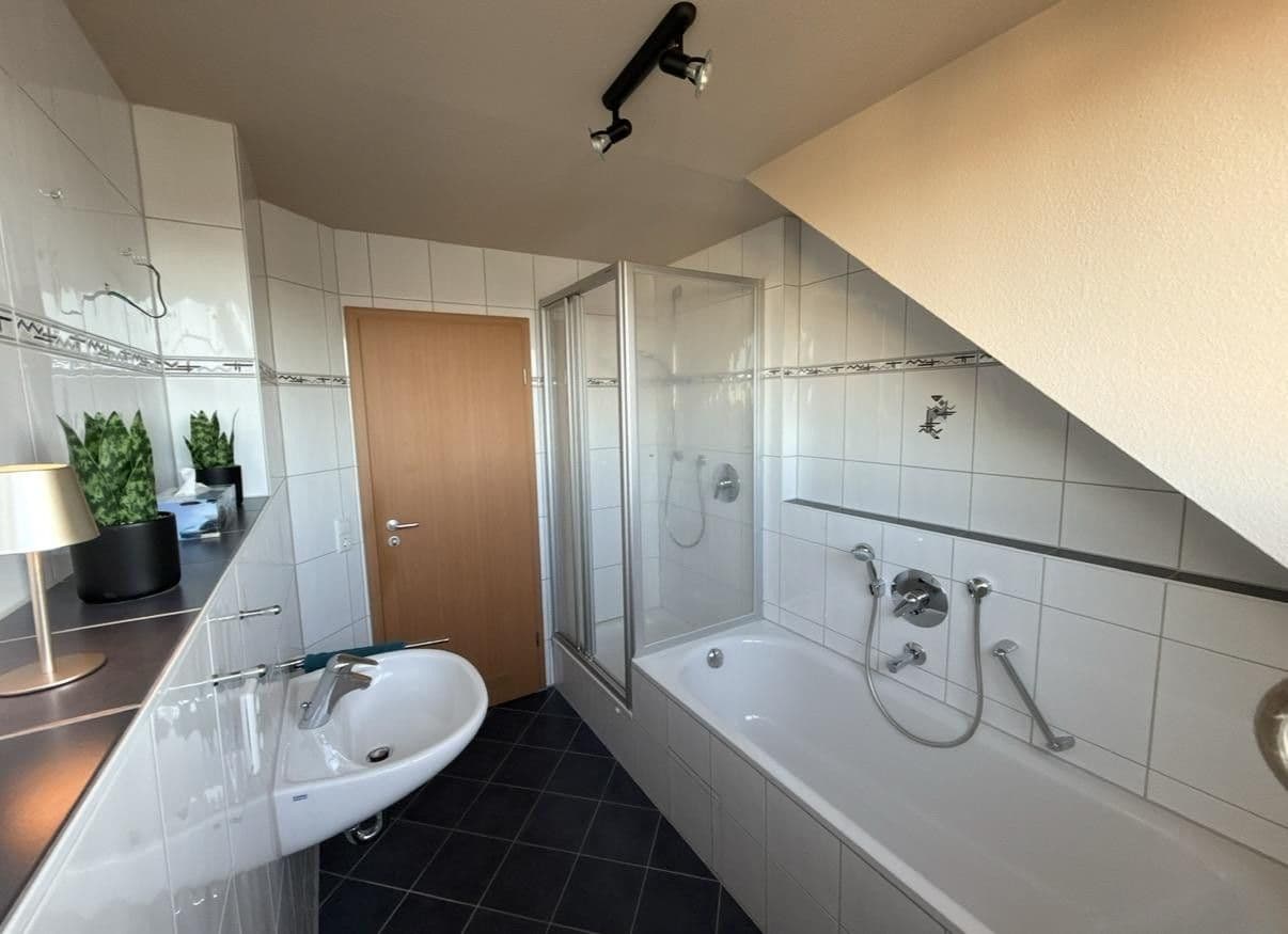 Pronájem bytu 3+1 79 m², Am Rötelesberg 5, Nufringen, Bádensko-Württembersko Pronájem bytu 3+1 79 m², Am Rötelesberg 5, Nufringen, Bádensko-Württembersko