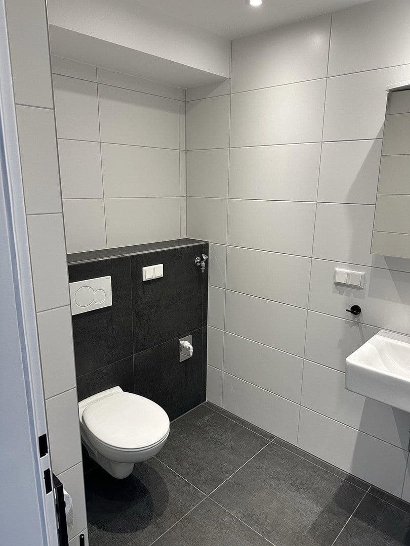 Pronájem bytu 1+1 37 m², Lessingstraße 5, Herzogenaurach, Bavorsko Pronájem bytu 1+1 37 m², Lessingstraße 5, Herzogenaurach, Bavorsko