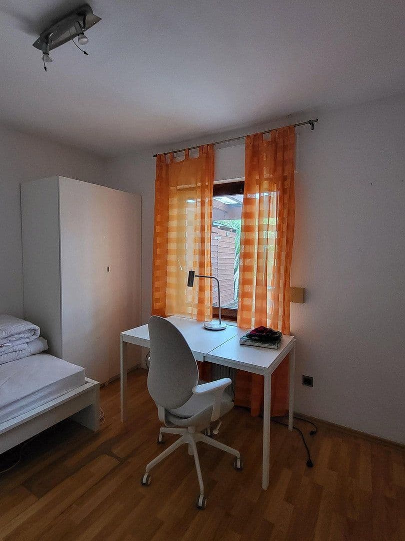 Prodej domu 230 m², pozemek 726 m², Parkweg 3, Vaihingen an der Enz, Bádensko-Württembersko Prodej domu 230 m², pozemek 726 m², Parkweg 3, Vaihingen an der Enz, Bádensko-Württembersko