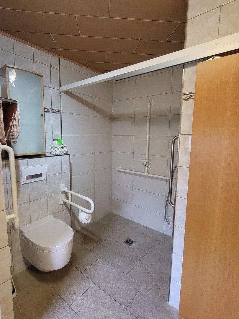 Prodej domu 230 m², pozemek 726 m², Parkweg 3, Vaihingen an der Enz, Bádensko-Württembersko Prodej domu 230 m², pozemek 726 m², Parkweg 3, Vaihingen an der Enz, Bádensko-Württembersko