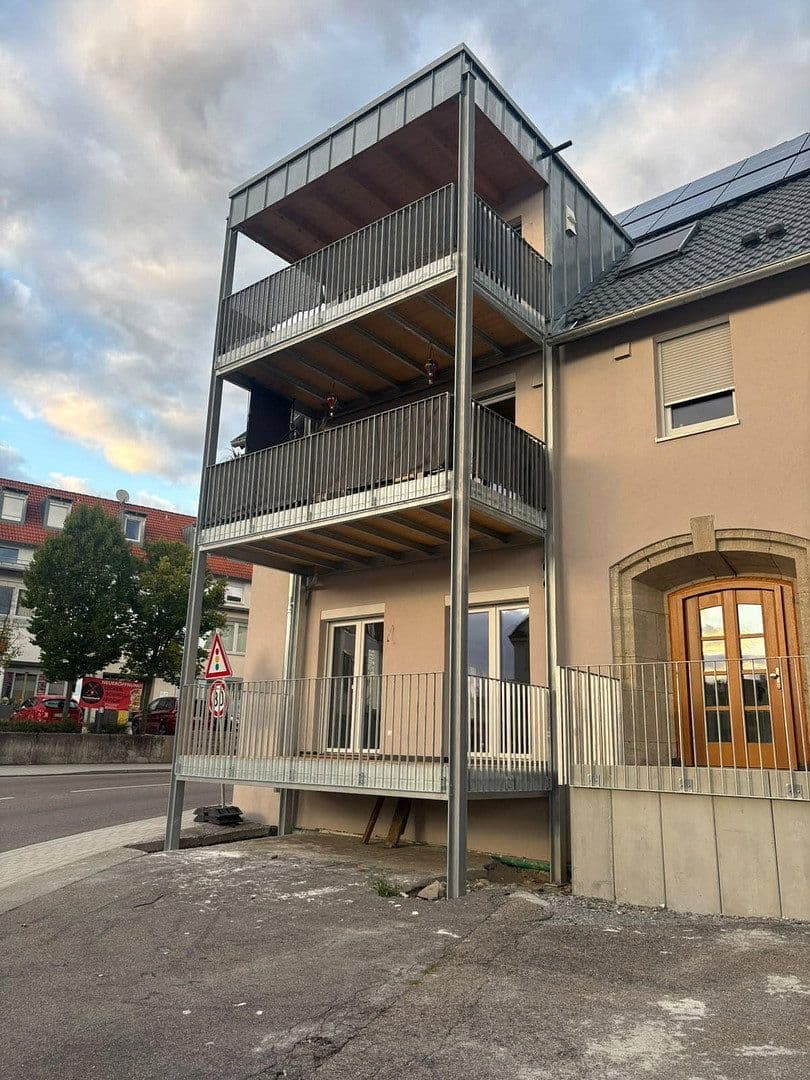 Pronájem bytu 4+1 111 m², Crailsheimer Str. 2, Frankenhardt, Bádensko-Württembersko Pronájem bytu 4+1 111 m², Crailsheimer Str. 2, Frankenhardt, Bádensko-Württembersko