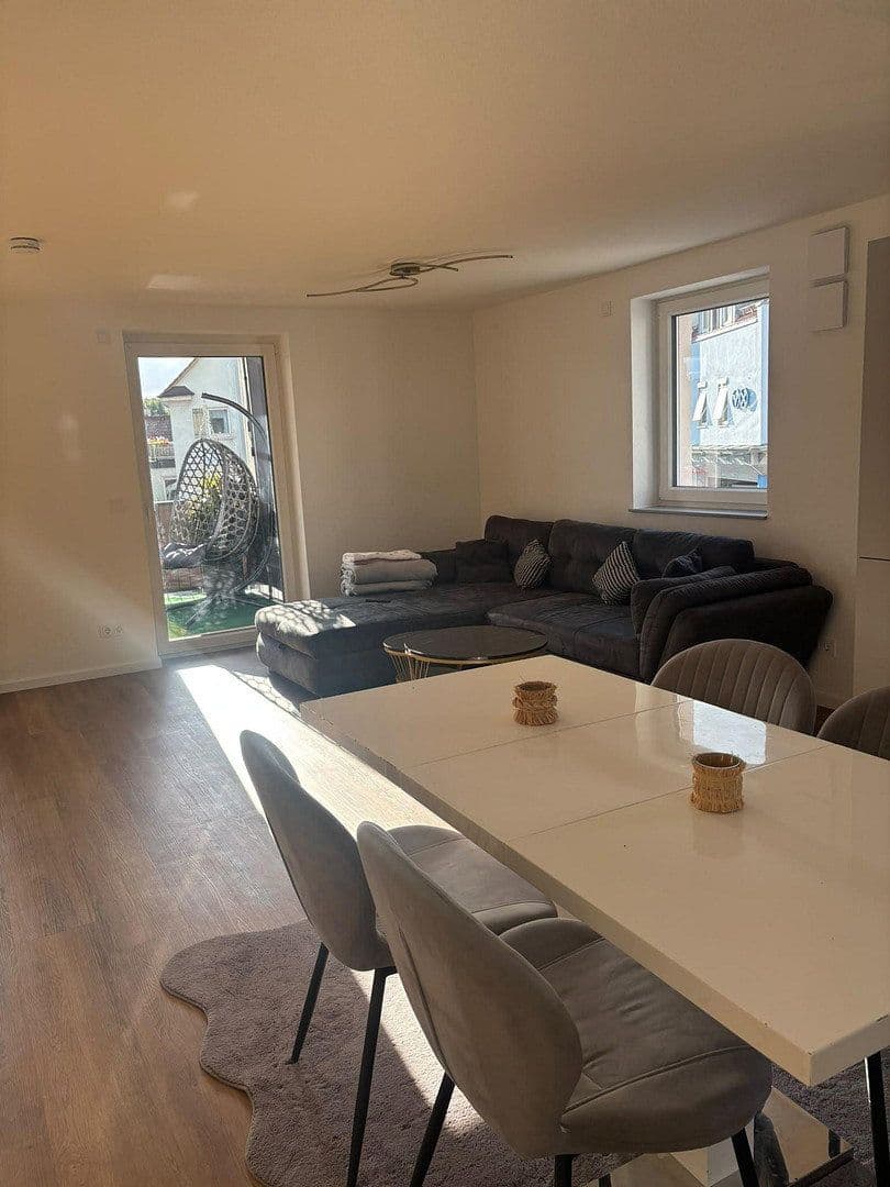 Pronájem bytu 4+1 111 m², Crailsheimer Str. 2, Frankenhardt, Bádensko-Württembersko Pronájem bytu 4+1 111 m², Crailsheimer Str. 2, Frankenhardt, Bádensko-Württembersko