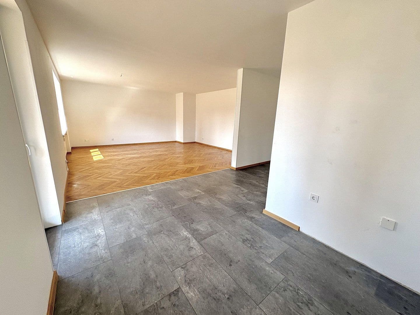 Pronájem bytu 3+1 100 m², Levi-Strauss Straße 9, Kitzingen, Bavorsko Pronájem bytu 3+1 100 m², Levi-Strauss Straße 9, Kitzingen, Bavorsko