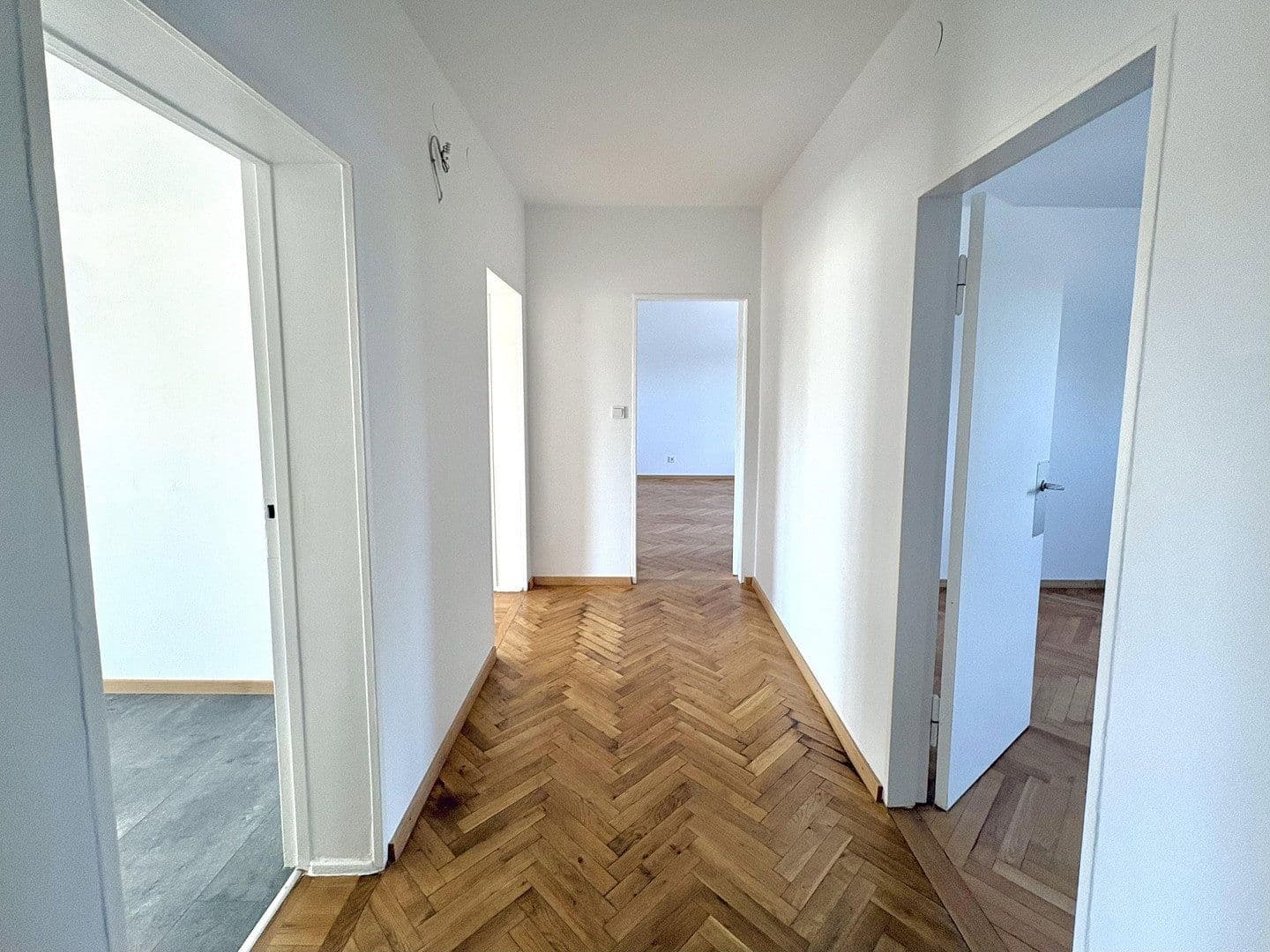 Pronájem bytu 3+1 100 m², Levi-Strauss Straße 9, Kitzingen, Bavorsko Pronájem bytu 3+1 100 m², Levi-Strauss Straße 9, Kitzingen, Bavorsko