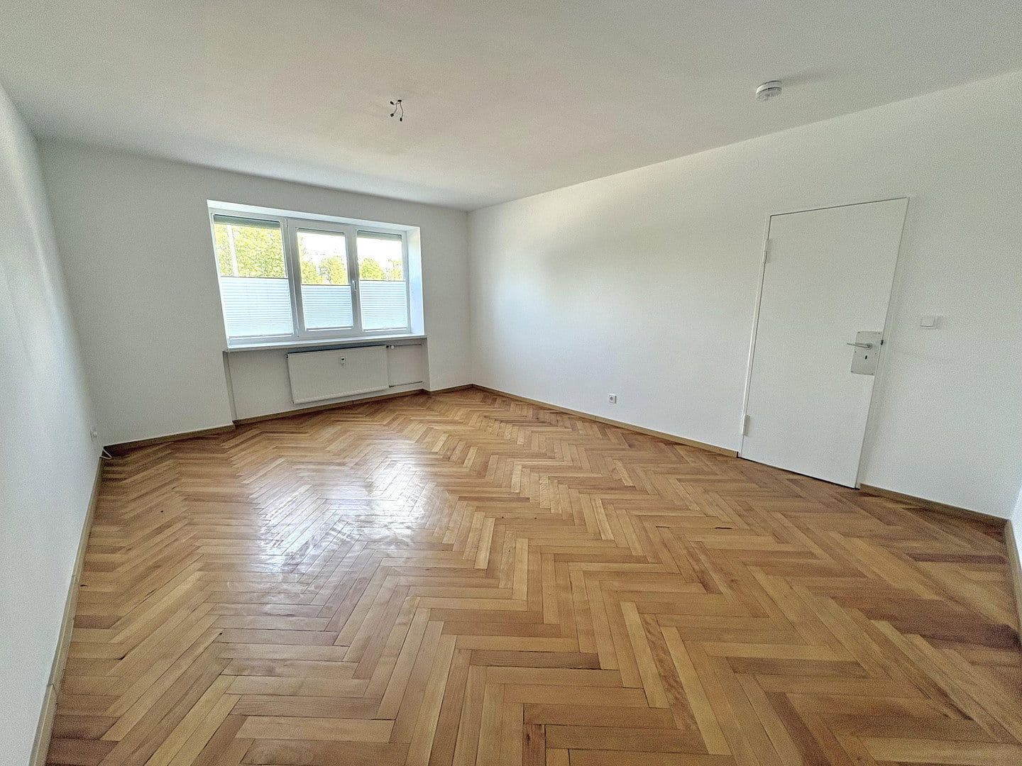 Pronájem bytu 3+1 100 m², Levi-Strauss Straße 9, Kitzingen, Bavorsko Pronájem bytu 3+1 100 m², Levi-Strauss Straße 9, Kitzingen, Bavorsko