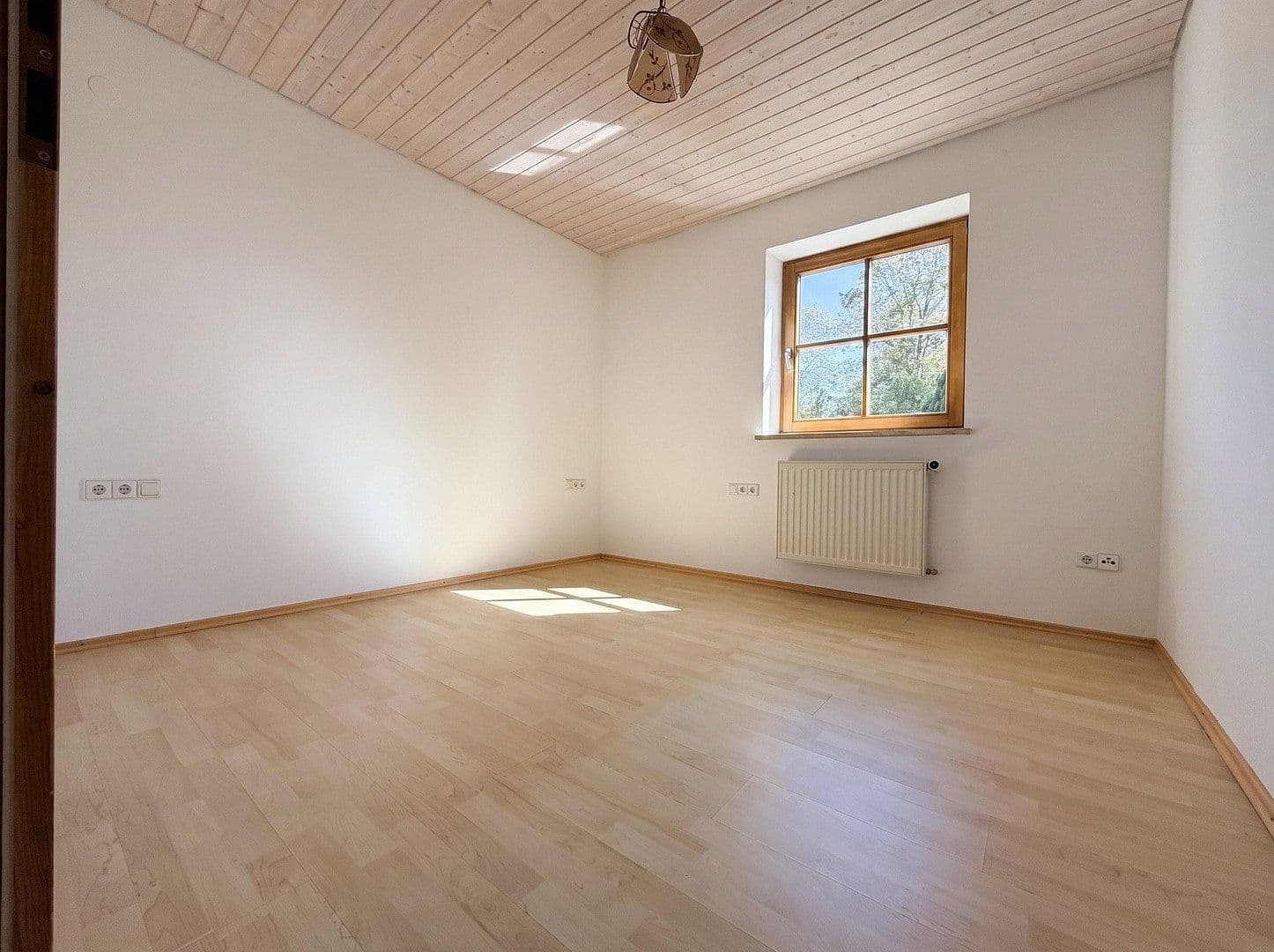 Pronájem domu 175 m², pozemek 684 m², Germaringen, Bavorsko Pronájem domu 175 m², pozemek 684 m², Germaringen, Bavorsko