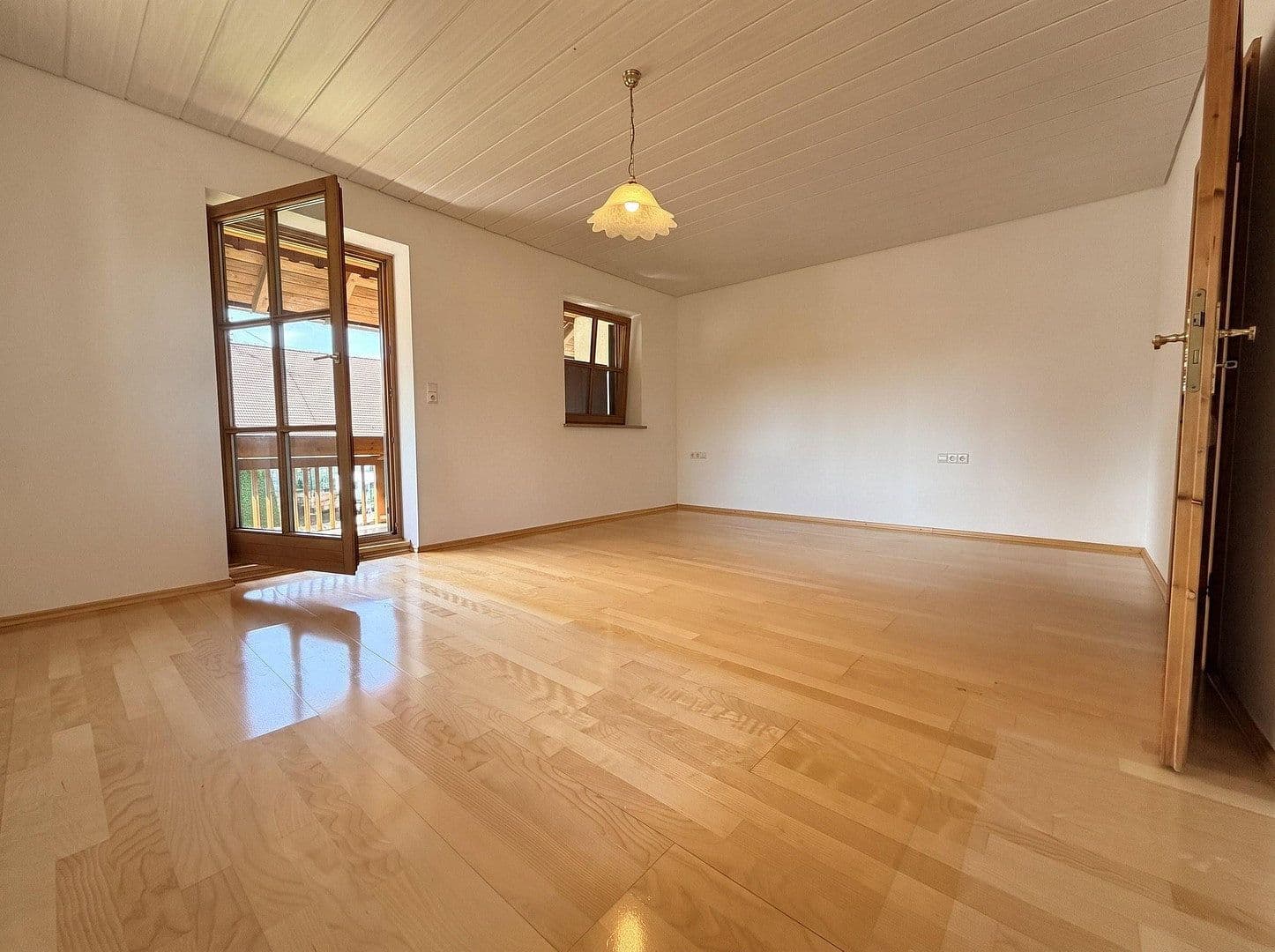 Pronájem domu 175 m², pozemek 684 m², Germaringen, Bavorsko Pronájem domu 175 m², pozemek 684 m², Germaringen, Bavorsko