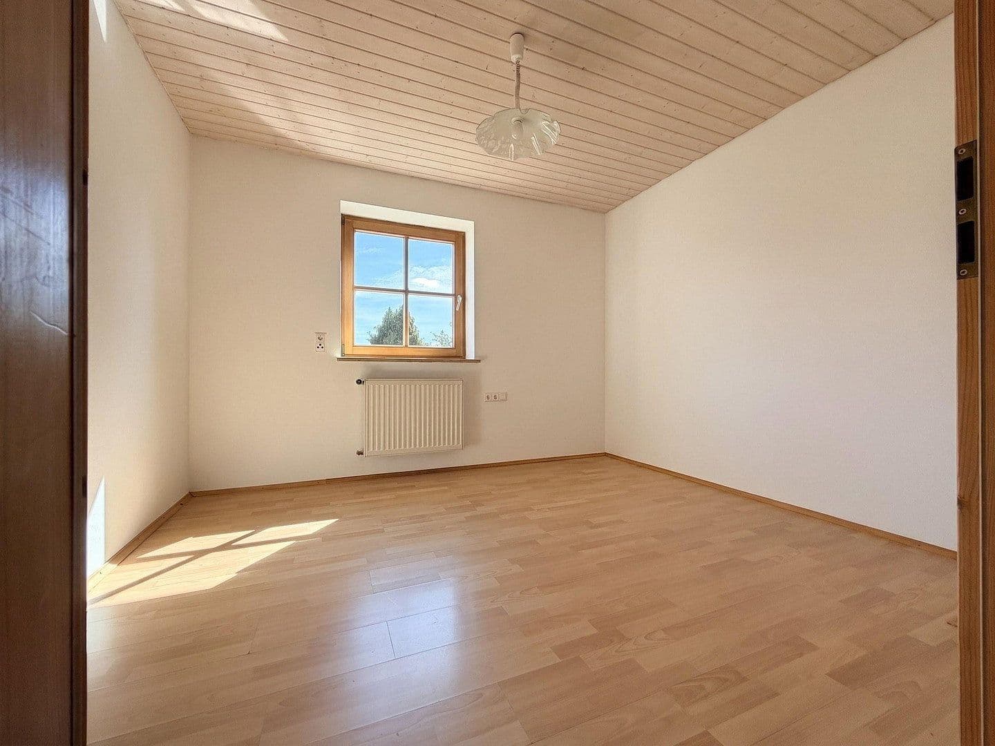Pronájem domu 175 m², pozemek 684 m², Germaringen, Bavorsko Pronájem domu 175 m², pozemek 684 m², Germaringen, Bavorsko