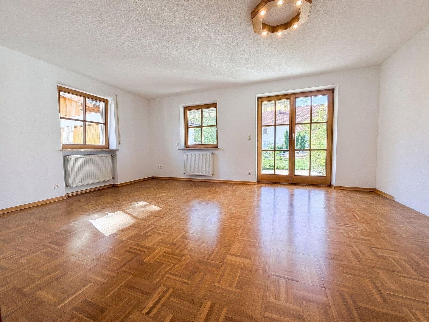 Pronájem domu 175 m², pozemek 684 m², Germaringen, Bavorsko Pronájem domu 175 m², pozemek 684 m², Germaringen, Bavorsko