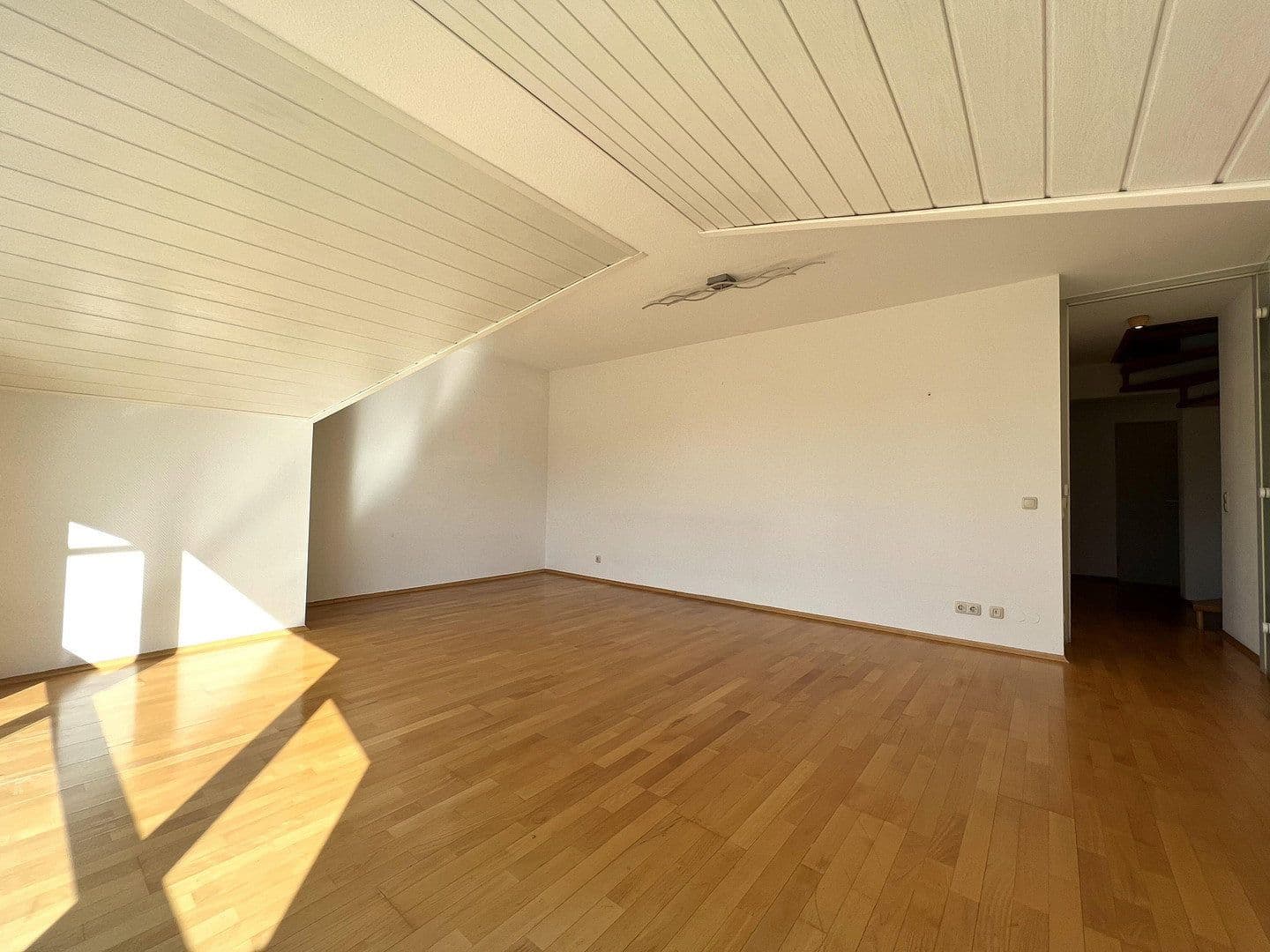 Pronájem bytu 4+1 101 m², Reuterallee 69, Darmstadt, Hessen Pronájem bytu 4+1 101 m², Reuterallee 69, Darmstadt, Hessen