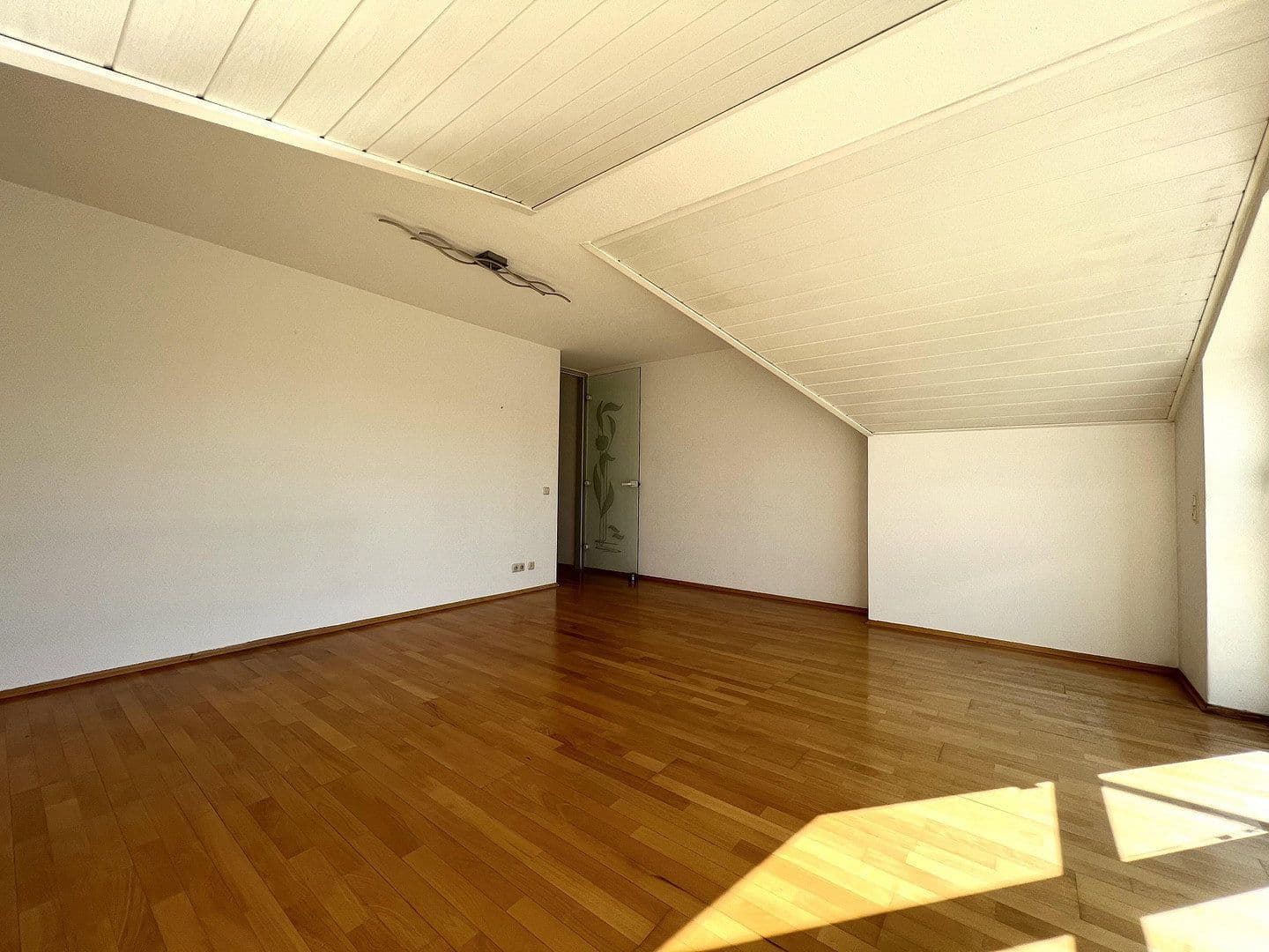 Pronájem bytu 4+1 101 m², Reuterallee 69, Darmstadt, Hessen Pronájem bytu 4+1 101 m², Reuterallee 69, Darmstadt, Hessen
