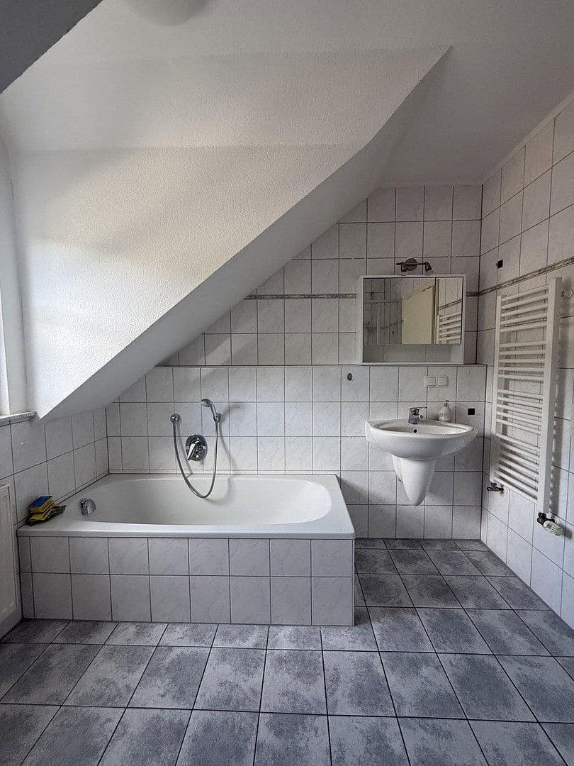 Pronájem bytu 3+1 95 m², Lohr am Main, Bavorsko Pronájem bytu 3+1 95 m², Lohr am Main, Bavorsko