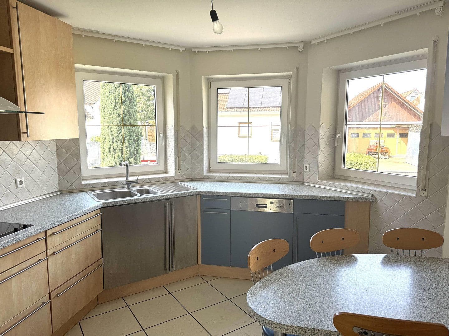 Prodej domu 164 m², pozemek 477 m², Kippenheim, Bádensko-Württembersko Prodej domu 164 m², pozemek 477 m², Kippenheim, Bádensko-Württembersko
