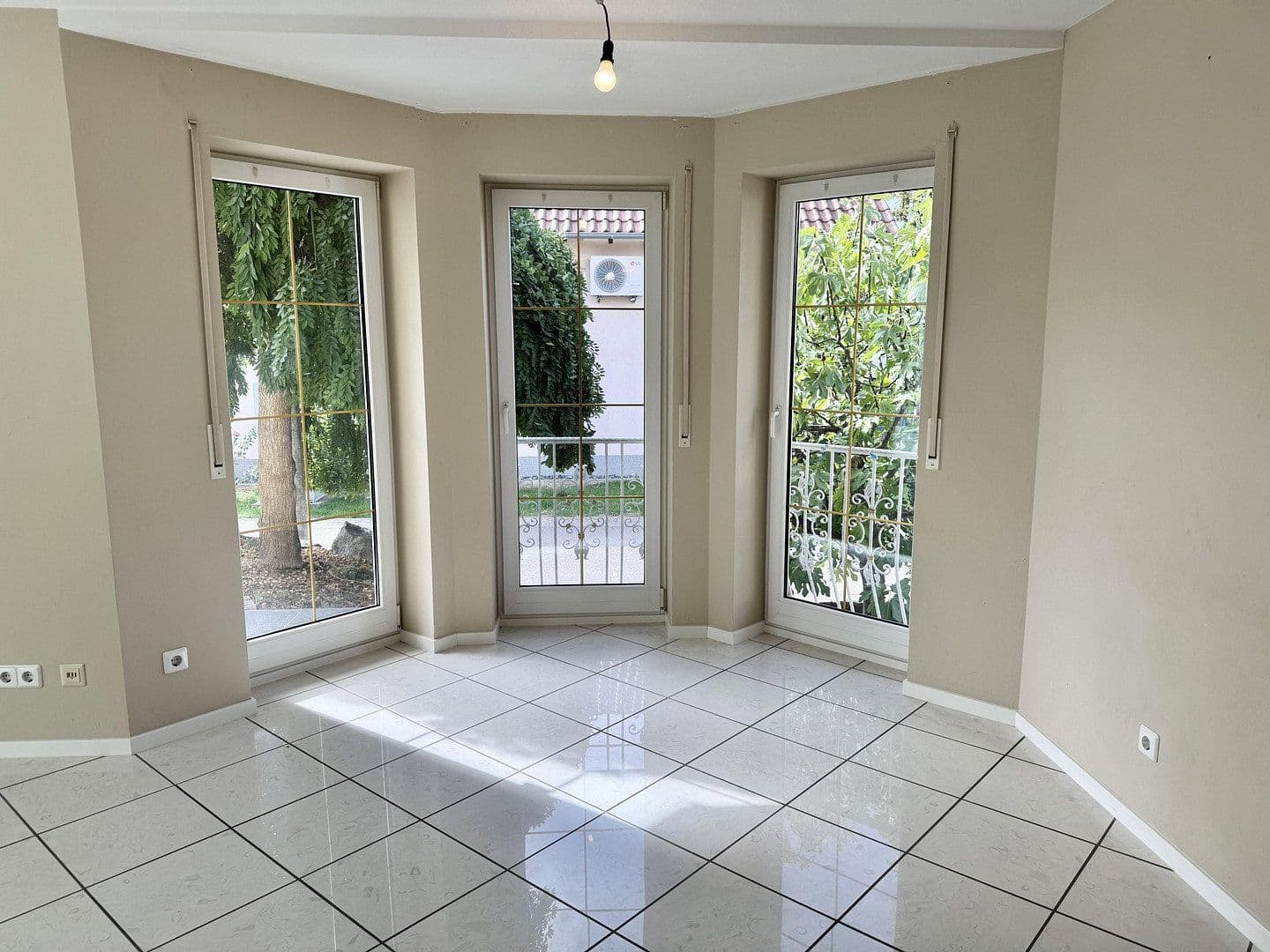 Prodej domu 164 m², pozemek 477 m², Kippenheim, Bádensko-Württembersko Prodej domu 164 m², pozemek 477 m², Kippenheim, Bádensko-Württembersko