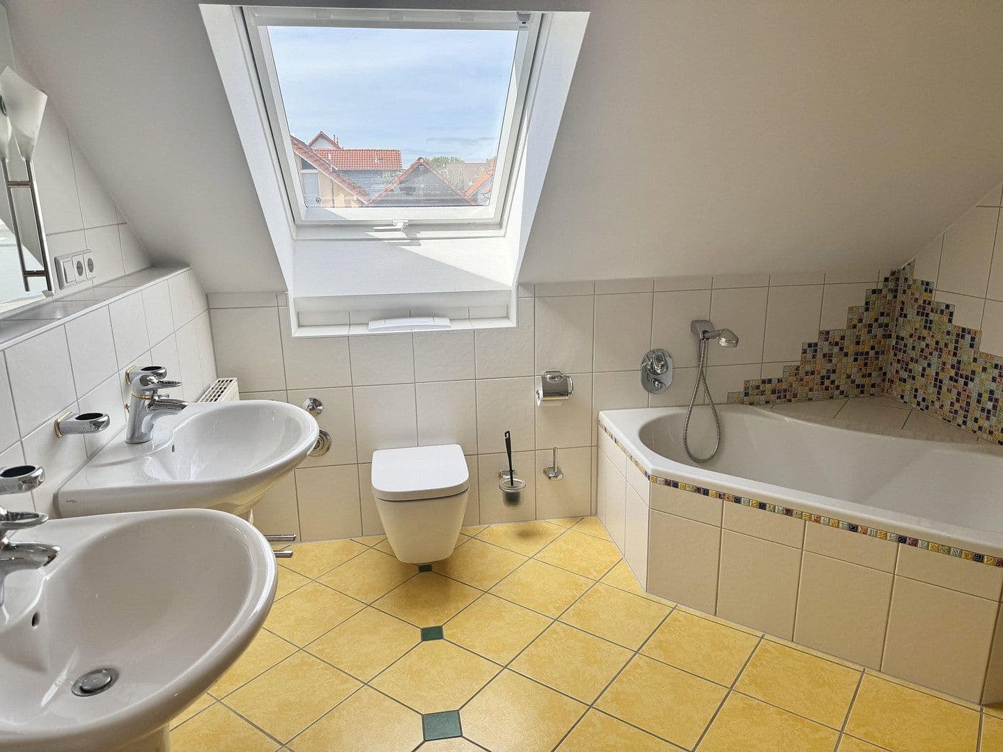 Prodej domu 164 m², pozemek 477 m², Kippenheim, Bádensko-Württembersko Prodej domu 164 m², pozemek 477 m², Kippenheim, Bádensko-Württembersko