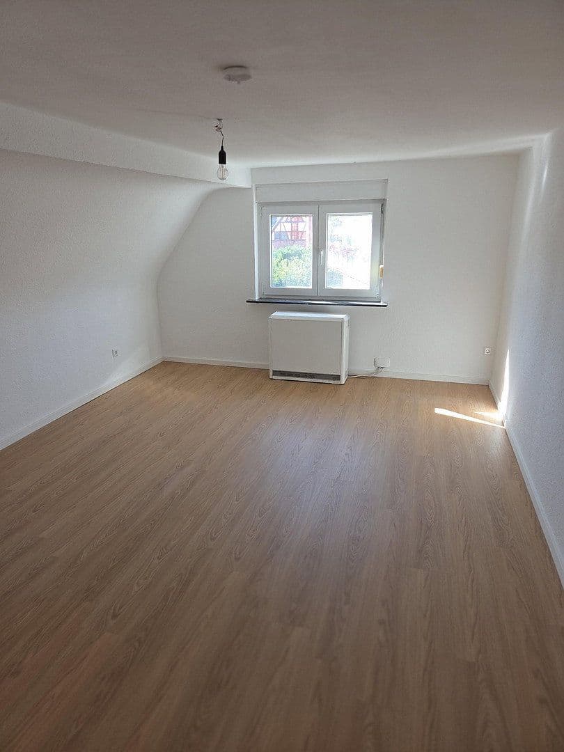 Pronájem bytu 4+1 94 m², Hindenburgstraße 72, Straubenhardt, Bádensko-Württembersko Pronájem bytu 4+1 94 m², Hindenburgstraße 72, Straubenhardt, Bádensko-Württembersko