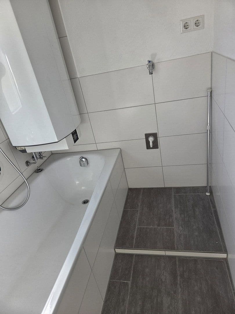 Pronájem bytu 4+1 94 m², Hindenburgstraße 72, Straubenhardt, Bádensko-Württembersko Pronájem bytu 4+1 94 m², Hindenburgstraße 72, Straubenhardt, Bádensko-Württembersko