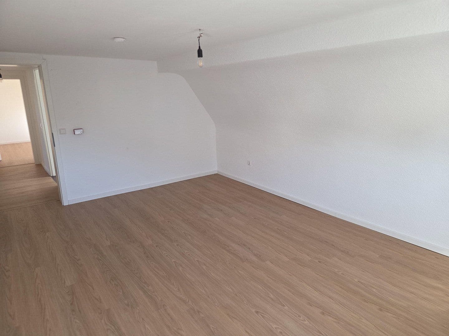 Pronájem bytu 4+1 94 m², Hindenburgstraße 72, Straubenhardt, Bádensko-Württembersko Pronájem bytu 4+1 94 m², Hindenburgstraße 72, Straubenhardt, Bádensko-Württembersko