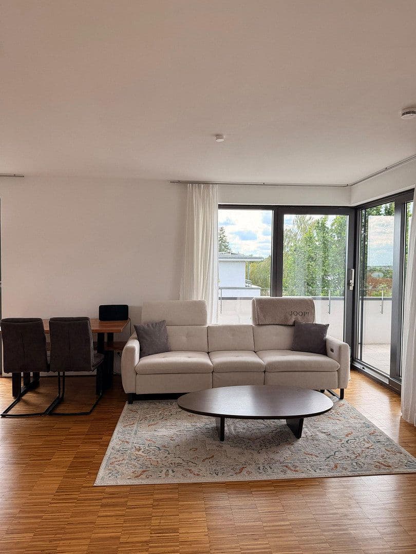 Pronájem bytu 2+1 94 m², Am Eichelgarten 18, Wiesbaden, Hessen Pronájem bytu 2+1 94 m², Am Eichelgarten 18, Wiesbaden, Hessen