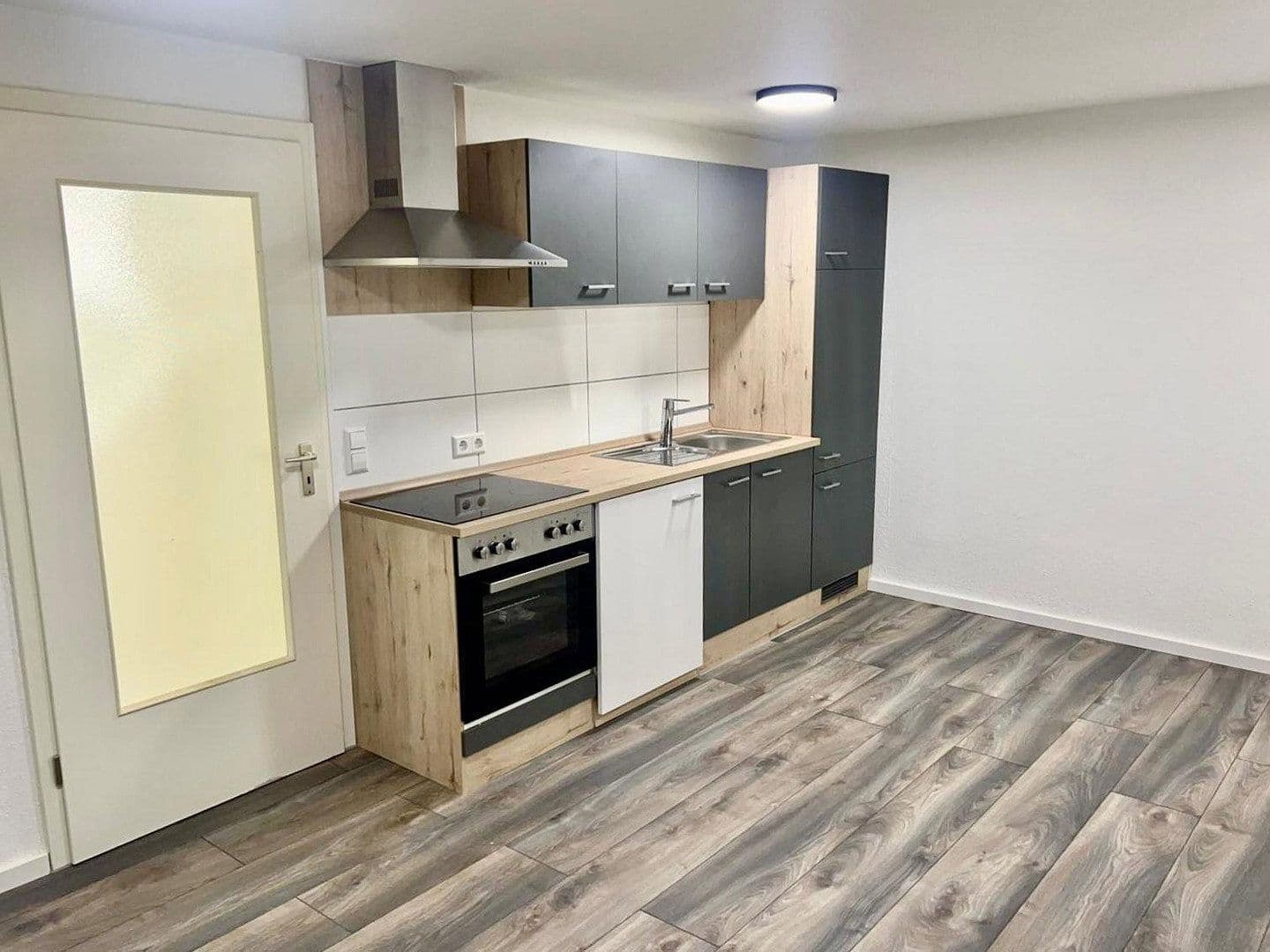 Pronájem bytu 2+1 36 m², Ditzingerstraße 5, Leonberg, Bádensko-Württembersko Pronájem bytu 2+1 36 m², Ditzingerstraße 5, Leonberg, Bádensko-Württembersko