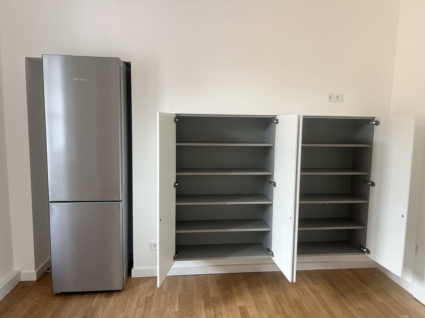 Pronájem bytu 3+1 80 m², Düsseldorf, Severní Porýní-Vestfálsko Pronájem bytu 3+1 80 m², Düsseldorf, Severní Porýní-Vestfálsko