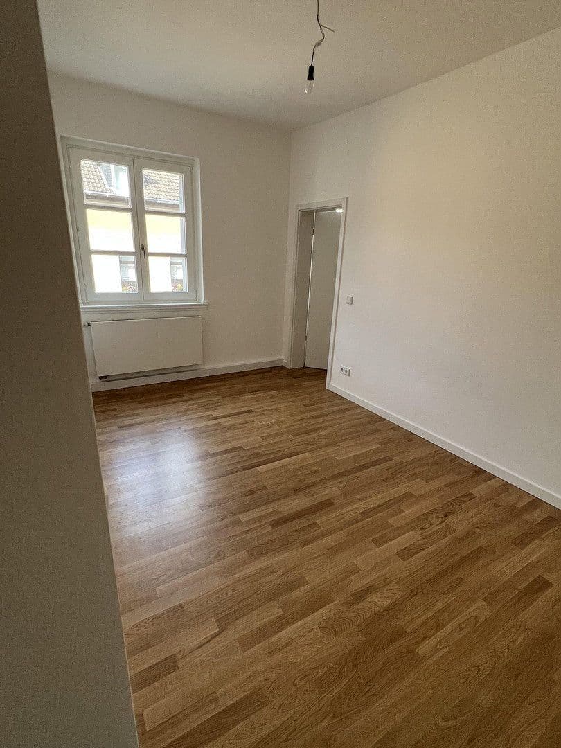 Pronájem bytu 3+1 80 m², Düsseldorf, Severní Porýní-Vestfálsko Pronájem bytu 3+1 80 m², Düsseldorf, Severní Porýní-Vestfálsko