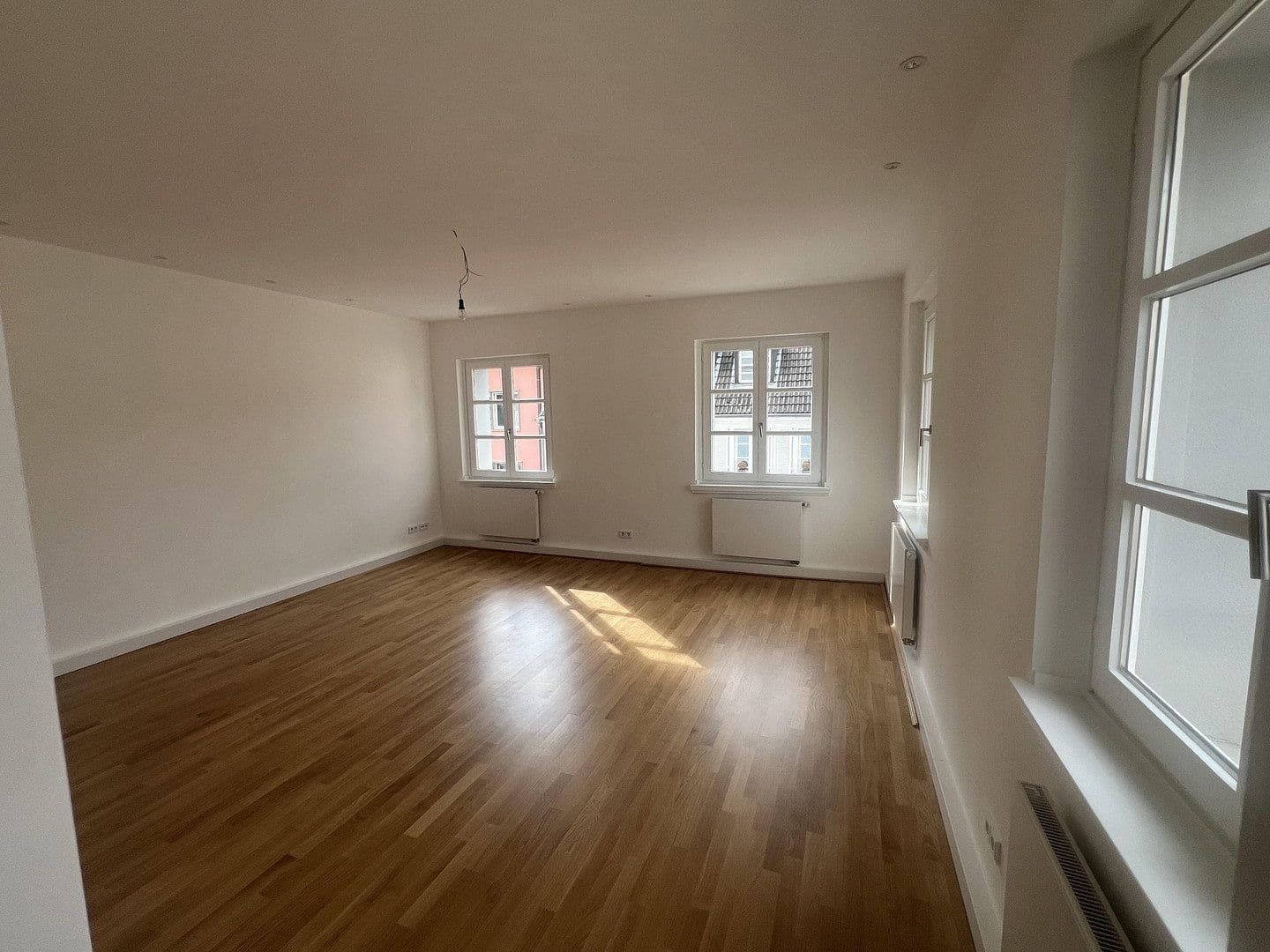 Pronájem bytu 3+1 80 m², Düsseldorf, Severní Porýní-Vestfálsko Pronájem bytu 3+1 80 m², Düsseldorf, Severní Porýní-Vestfálsko