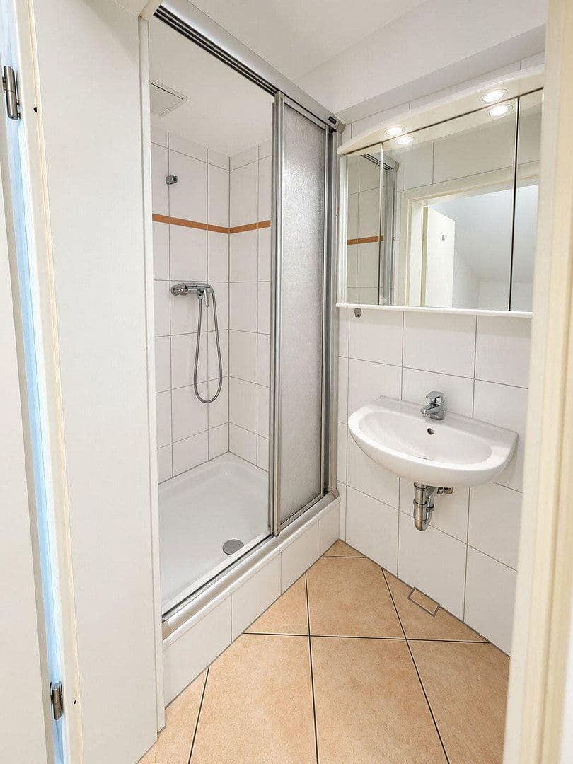 Pronájem bytu 2+1 38 m², Viehtrift 23, Köln, Severní Porýní-Vestfálsko Pronájem bytu 2+1 38 m², Viehtrift 23, Köln, Severní Porýní-Vestfálsko