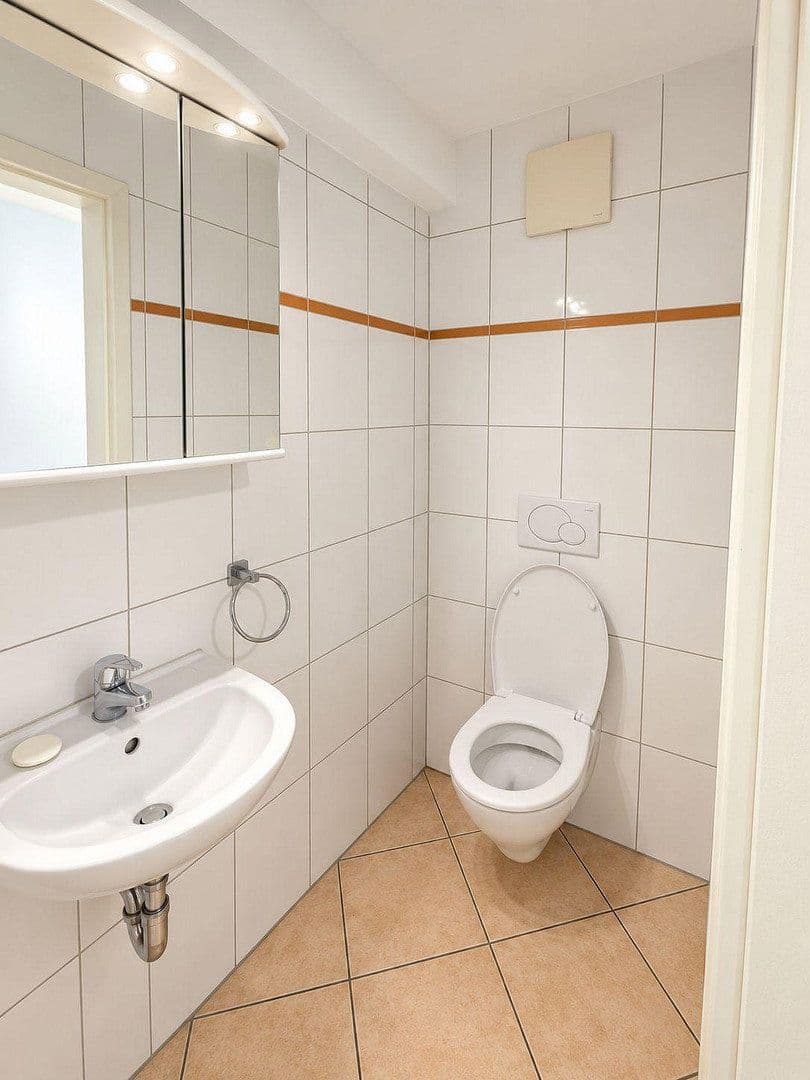 Pronájem bytu 2+1 38 m², Viehtrift 23, Köln, Severní Porýní-Vestfálsko Pronájem bytu 2+1 38 m², Viehtrift 23, Köln, Severní Porýní-Vestfálsko