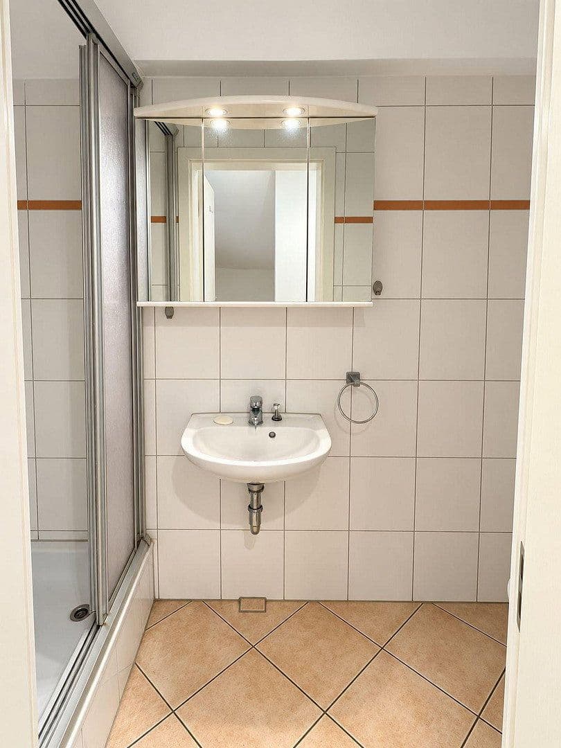 Pronájem bytu 2+1 38 m², Viehtrift 23, Köln, Severní Porýní-Vestfálsko Pronájem bytu 2+1 38 m², Viehtrift 23, Köln, Severní Porýní-Vestfálsko