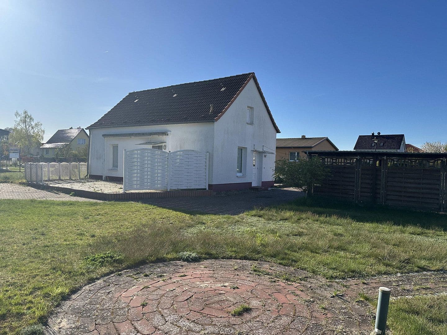 Prodej domu 170 m², pozemek 1.561 m², Fürstenberger Weg 3, Wesenberg, Mecklenburg-Vorpommern Prodej domu 170 m², pozemek 1.561 m², Fürstenberger Weg 3, Wesenberg, Mecklenburg-Vorpommern