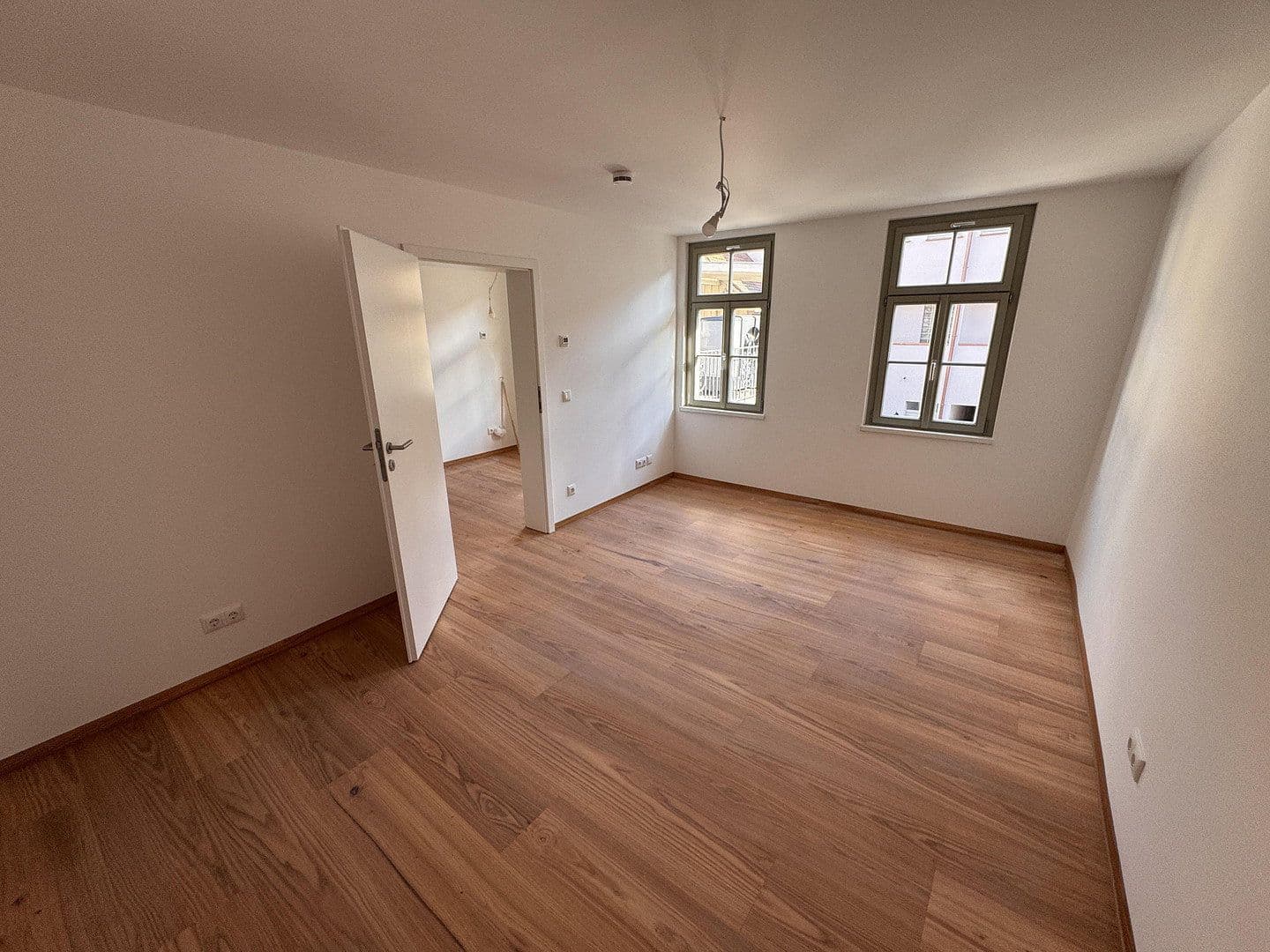 Pronájem bytu 3+1 77 m², Friedrichstraße 32, Erlangen, Bavorsko Pronájem bytu 3+1 77 m², Friedrichstraße 32, Erlangen, Bavorsko
