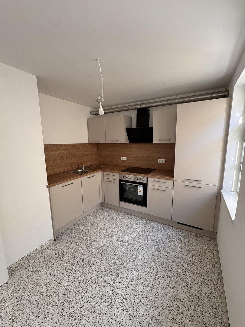 Pronájem bytu 3+1 77 m², Friedrichstraße 32, Erlangen, Bavorsko Pronájem bytu 3+1 77 m², Friedrichstraße 32, Erlangen, Bavorsko