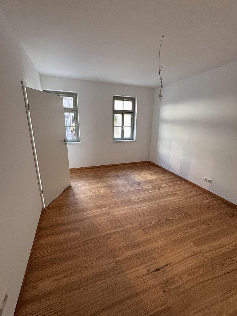 Pronájem bytu 3+1 77 m², Friedrichstraße 32, Erlangen, Bavorsko Pronájem bytu 3+1 77 m², Friedrichstraße 32, Erlangen, Bavorsko