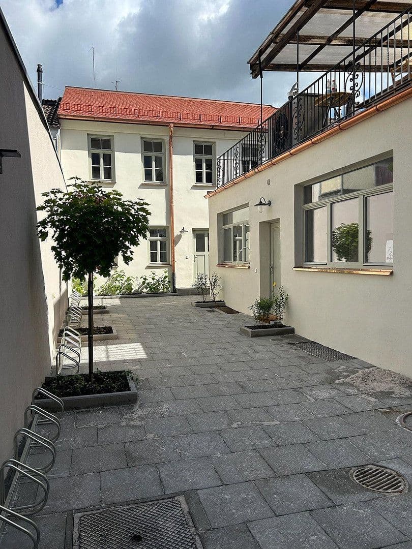 Pronájem bytu 3+1 77 m², Friedrichstraße 32, Erlangen, Bavorsko Pronájem bytu 3+1 77 m², Friedrichstraße 32, Erlangen, Bavorsko