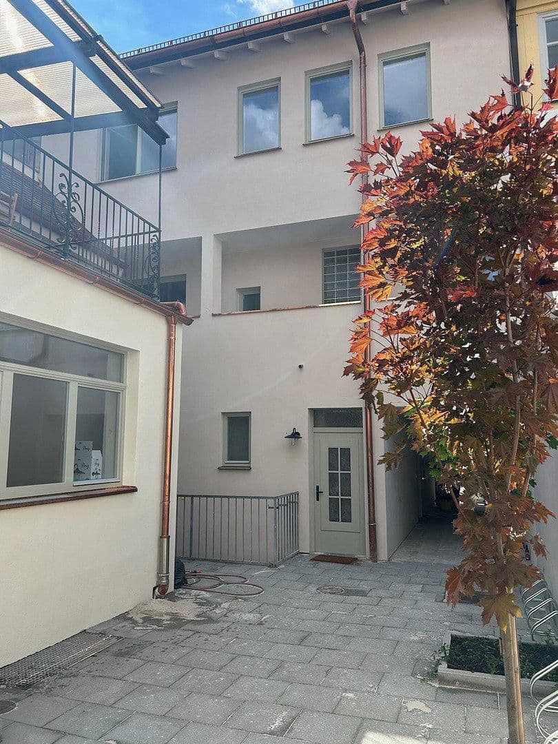 Pronájem bytu 3+1 77 m², Friedrichstraße 32, Erlangen, Bavorsko Pronájem bytu 3+1 77 m², Friedrichstraße 32, Erlangen, Bavorsko