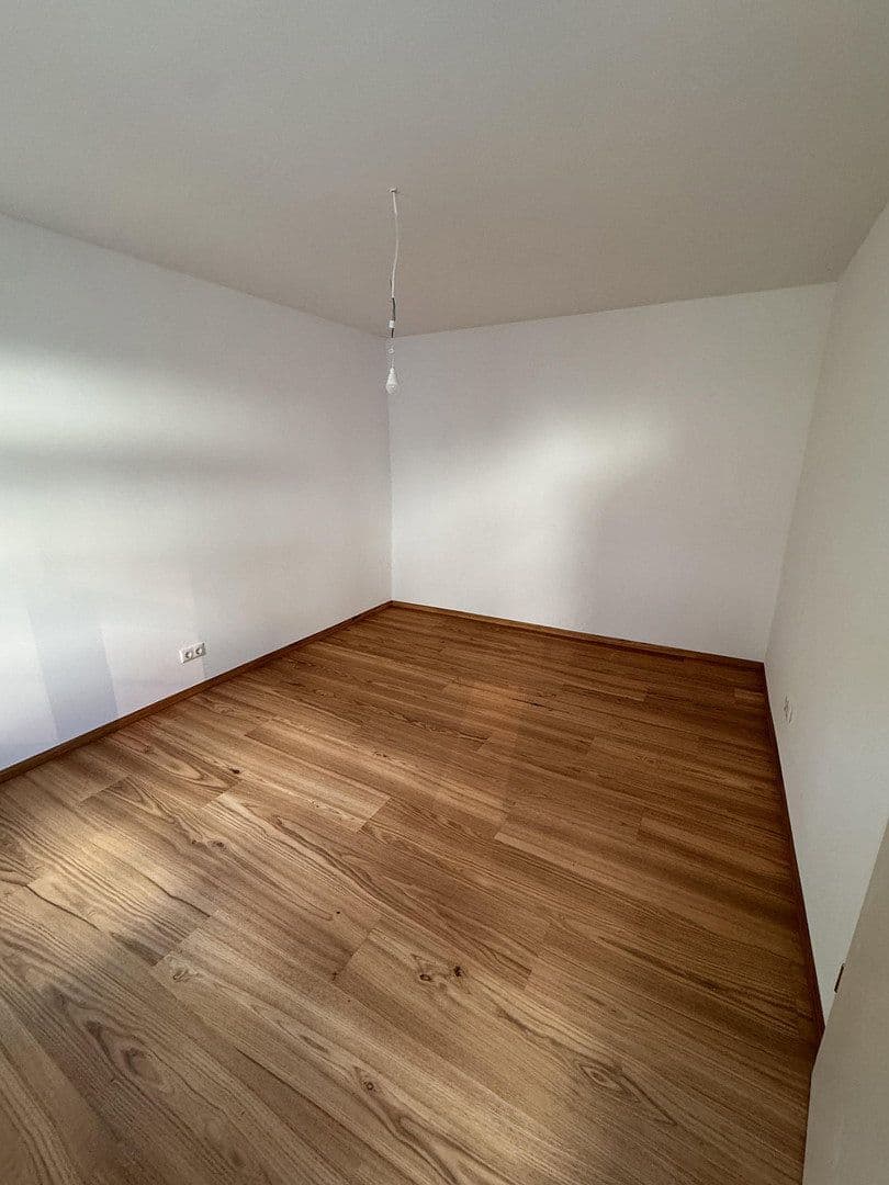 Pronájem bytu 3+1 77 m², Friedrichstraße 32, Erlangen, Bavorsko Pronájem bytu 3+1 77 m², Friedrichstraße 32, Erlangen, Bavorsko