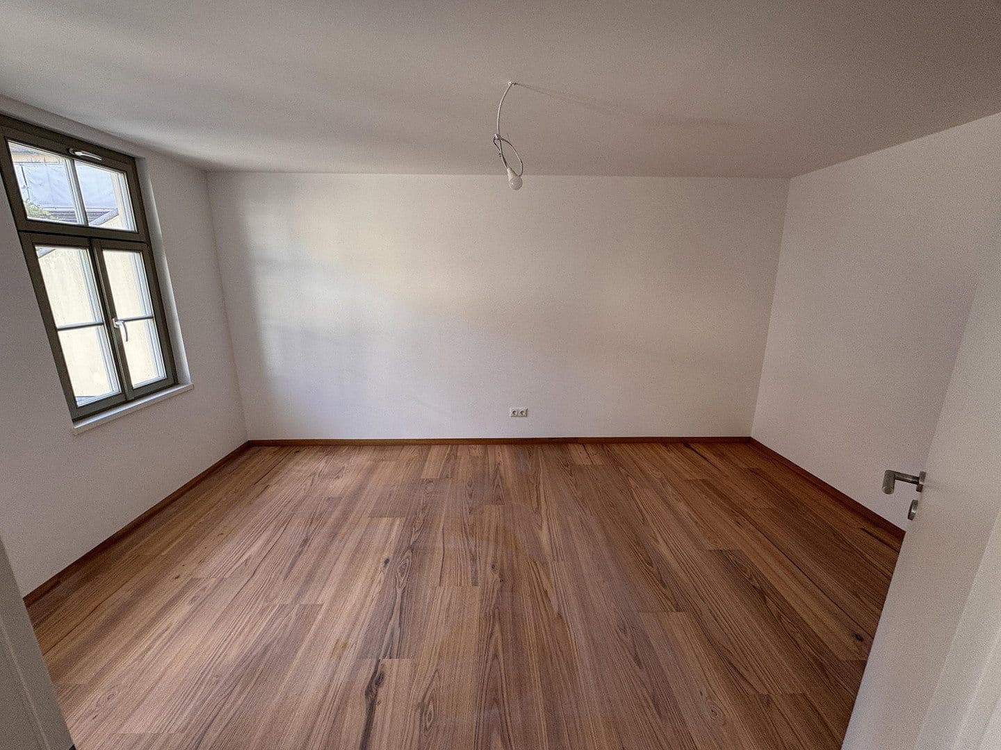 Pronájem bytu 3+1 77 m², Friedrichstraße 32, Erlangen, Bavorsko Pronájem bytu 3+1 77 m², Friedrichstraße 32, Erlangen, Bavorsko