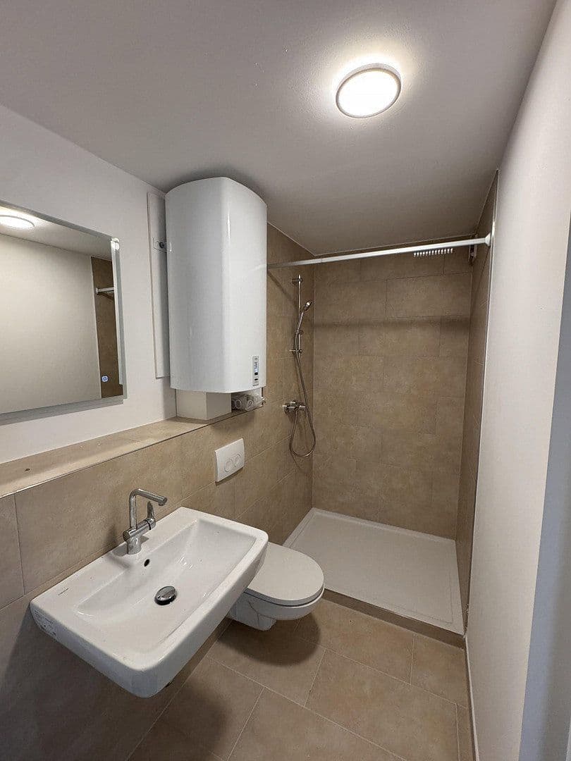 Pronájem bytu 3+1 77 m², Friedrichstraße 32, Erlangen, Bavorsko Pronájem bytu 3+1 77 m², Friedrichstraße 32, Erlangen, Bavorsko