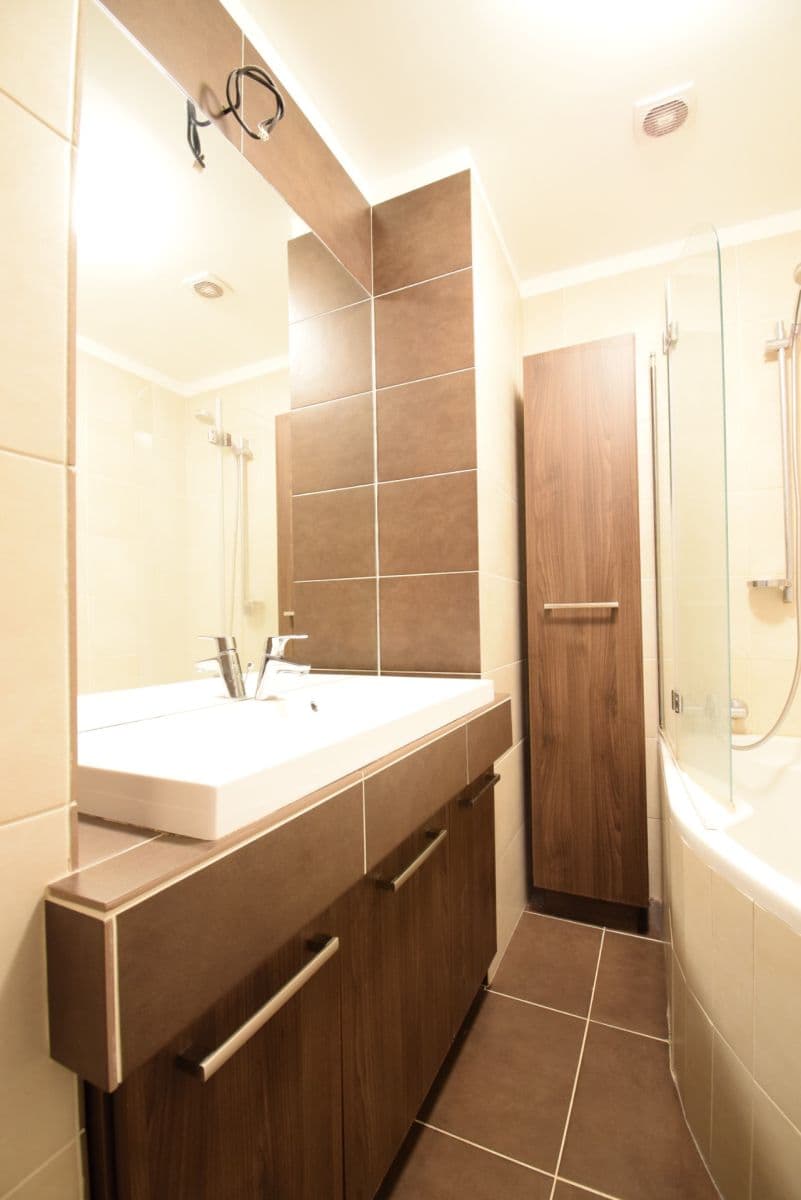 Prodej bytu 2+1 75 m², Ukrajinská, Praha, Praha Prodej bytu 2+1 75 m², Ukrajinská, Praha, Praha